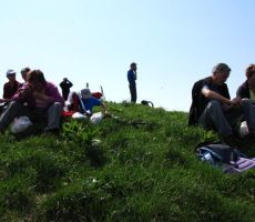 na vrhu je bilo zgodnje kosilo iz nahrbtnika