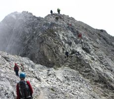 sestop z vrha Peralbe