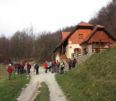 koča Velikonočnica pod Dreveniško goro