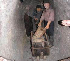 v začetku rudarjenja so vse kopali na roke