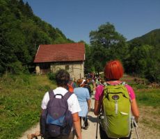 mi pa gremo naprej proti Mostu na Soči