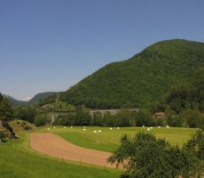 pred nami pa je Senica