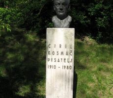 in njegov kip pred knjižnico