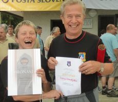 oče in hči s priznanji