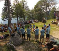 in ves čas se je nekaj dogajalo