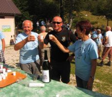 preden so si glavni trije nazdravili