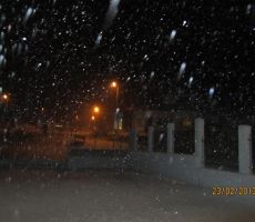 zunaj pa je vedno bolj snežilo