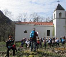 poslušali so zgodovino te cerkve in tega prostora
