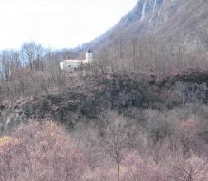 pa še eden pogled na sv. Volarija z drugega brega Nadiže...