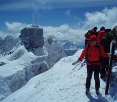 ob gornji postaji pa je gneča