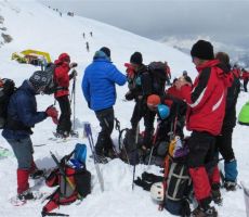 še ena s počitka, v ozadju pa negotovi oblaki