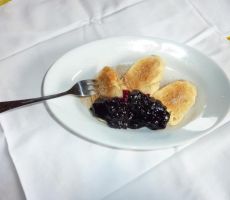 Skutini štruklji z borovnicami