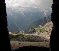 za tenutek pogledamo skozi lino proti Kaninu...