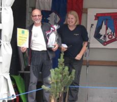 predsednica društva prijateljev kurirjev in vezistov Zora Sušnik