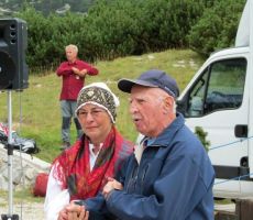 veliko skupnih spominov imata, le kaj neki obujata