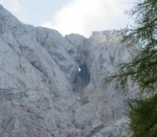 in ponudila pogled na prednje okno v Prisojniku...