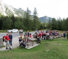 prilegel se je tudi počitek