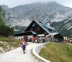 Prihod pred Poštarski dom