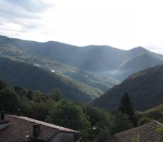 pogled nazaj pa nam je ponudil greben, ki se vzpenja proti Matajurju...