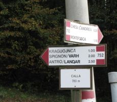 z lepo označenim razpotjem...