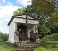 in ogled kapelice na razpotju...