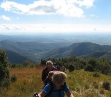 pogled pa nam je uhajal nazaj proti dolinio...