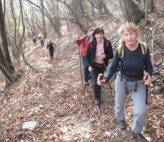 mi pa gremo naprej proti Kalarskemu Brdu...