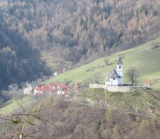 v ozadju so Stržišče...
