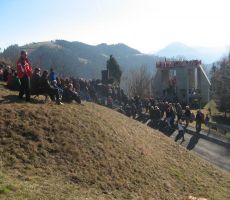 množica se je zbirala...