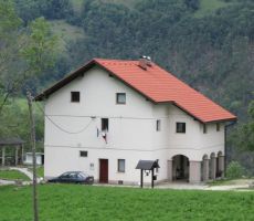 v Čadrgu smo se najpej ustavili pri stari šoli, sedaj dom Don Pierino...