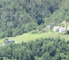 s pogledom na Javorco in Blekovo domačijo...