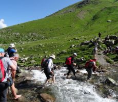 Preko deročega hudournika 