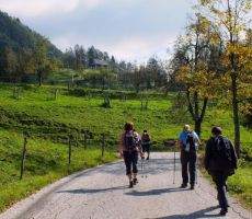 naprej do Štefičkovega pašnika, kjer so tudi snemali kadre...