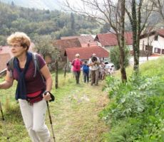 in še malo vzpona do vrha vasi na Koritnici...