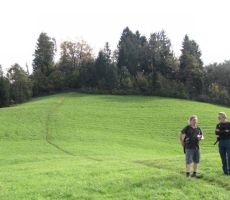 v ozadju so skriti ostanki Zgornjega stolpa na Kranclju