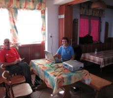 le Rozi in Rudi sta ostala v koči...