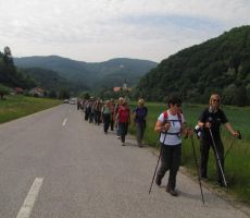 innadeljevali po glavni cesti..