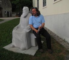 Dušsn se je pridružil Antonu Aškercu...