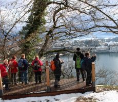 Na razgledni ploščadi pod gradom