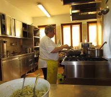 Kuharica Gizela je srce Poštarskega doma