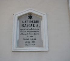 Spominska plošča na rojstni hiši Friderika Barage