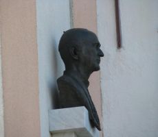 Doprsni kip msgr.dr. Alojzija Šuštarja