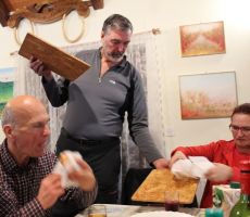 Janez nas je postregel z krofi