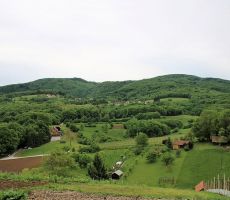 Med zelenimi grički nas pelje pot