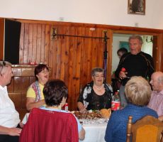 Pesem nas vse druži