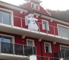 Pozdravlja nas snežak