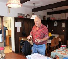 Jože že deli medico