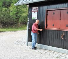 Jože bo osvetlil dom-snemanje polken