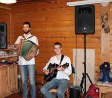 Prej natakarja sedaj godca-sinova na kmetiji