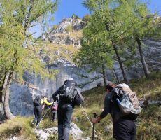 Pred nami pa ostenje Ogradov